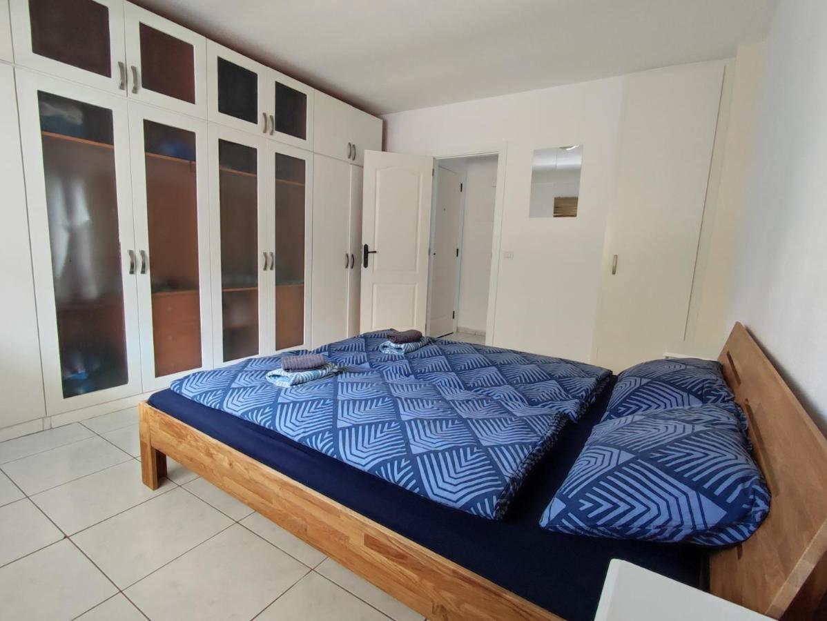 16 Sunset View Apartment *